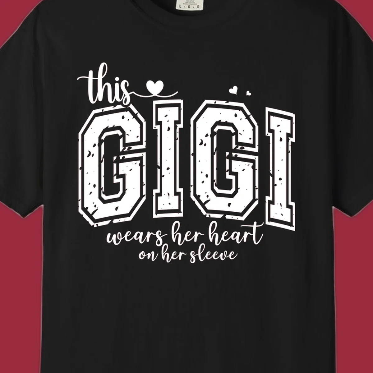 This gigi wears her heart on her sleeve text and heart design
