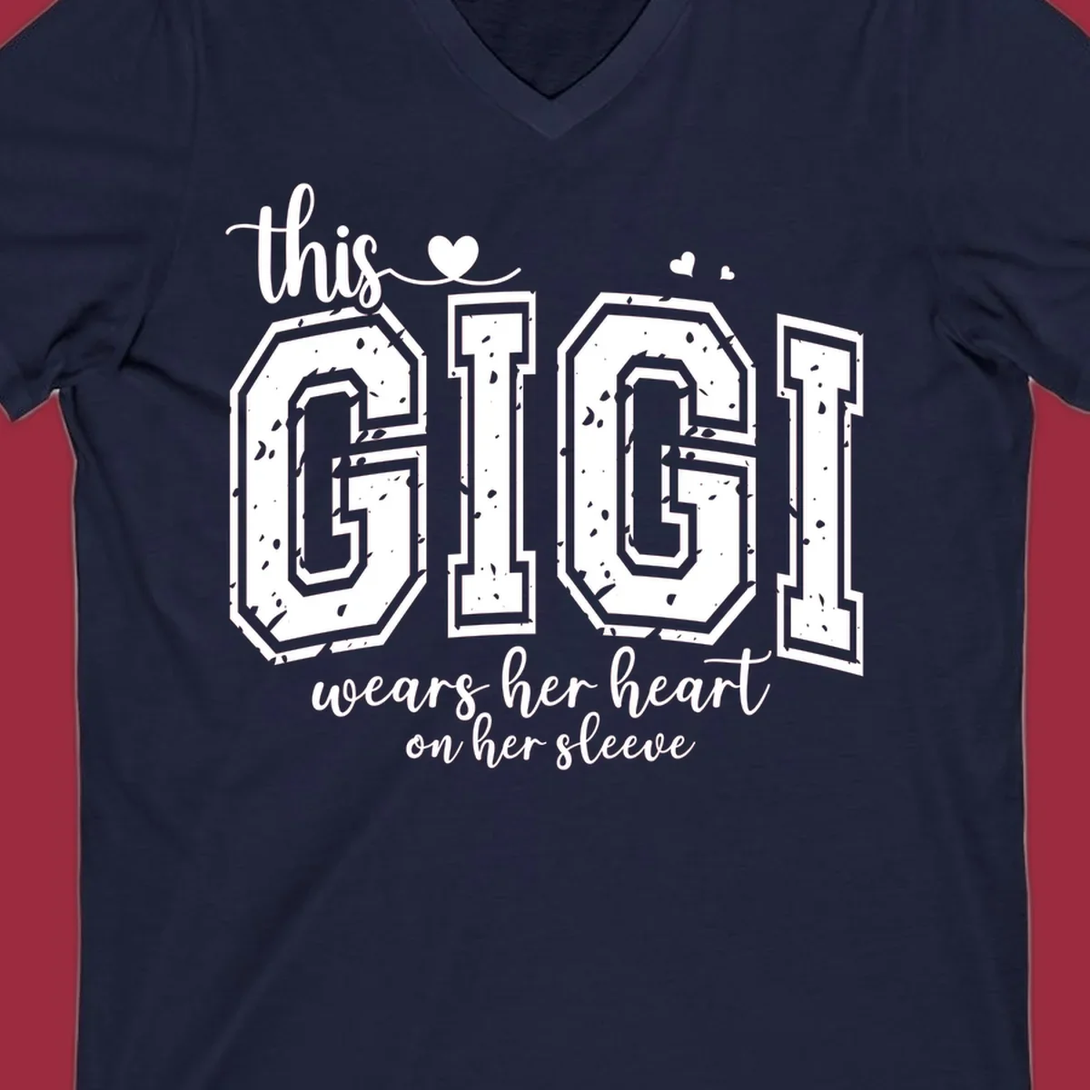 This gigi wears her heart on her sleeve text and heart design