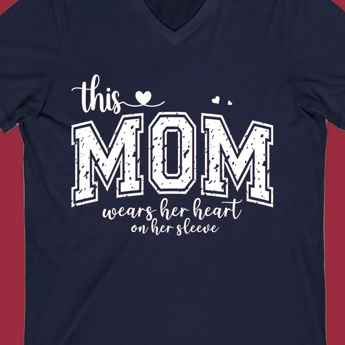 This mom wears her heart on her sleeve graphic with distressed text and heart icons.