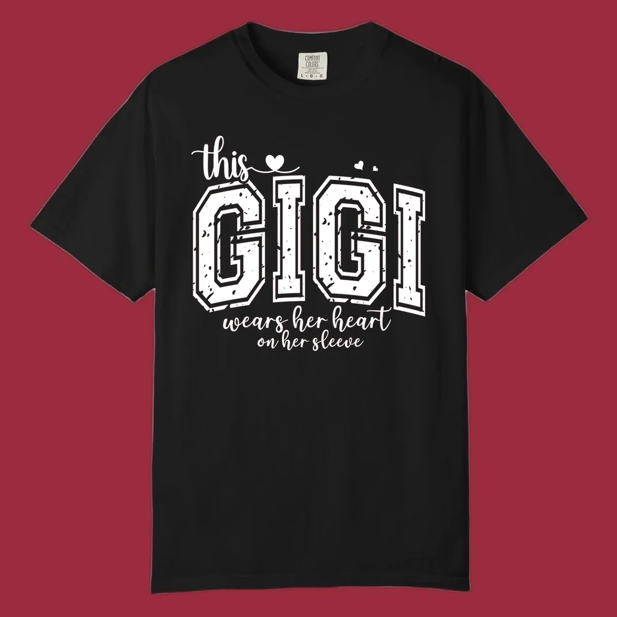 This gigi wears her heart on her sleeve text and heart design
