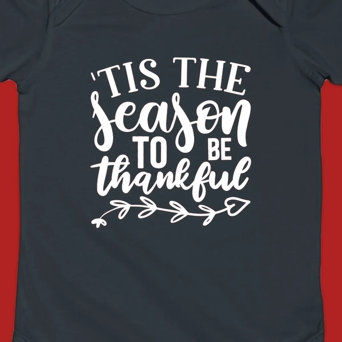 Tis the season to be thankful typography with floral vine graphic