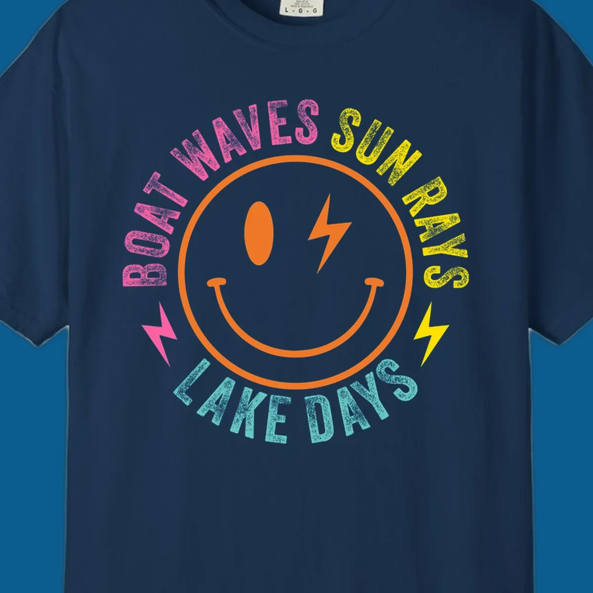 Smiley face with lightning bolt and text 'BOAT WAVES SUN RAYS LAKE DAYS' in a circle. Lake-life smiley.