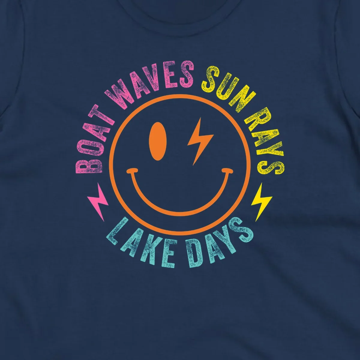 Smiley face with lightning bolt and text 'BOAT WAVES SUN RAYS LAKE DAYS' in a circle. Lake-life smiley.