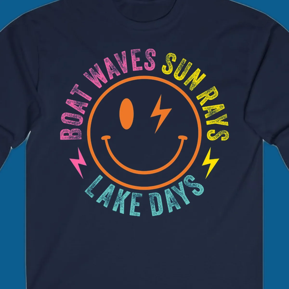 Smiley face with lightning bolt and text 'BOAT WAVES SUN RAYS LAKE DAYS' in a circle. Lake-life smiley.