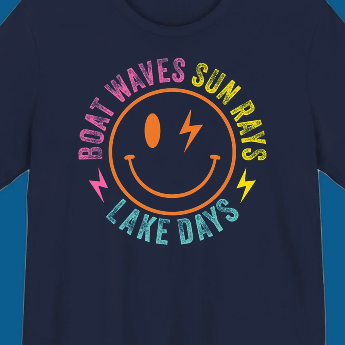 Smiley face with lightning bolt and text 'BOAT WAVES SUN RAYS LAKE DAYS' in a circle. Lake-life smiley.