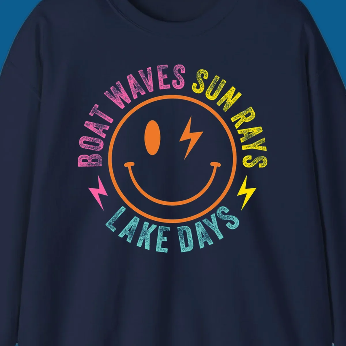 Smiley face with lightning bolt and text 'BOAT WAVES SUN RAYS LAKE DAYS' in a circle. Lake-life smiley.