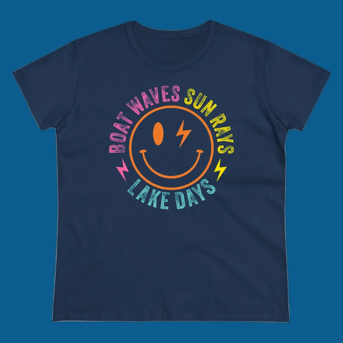 Smiley face with lightning bolt and text 'BOAT WAVES SUN RAYS LAKE DAYS' in a circle. Lake-life smiley.