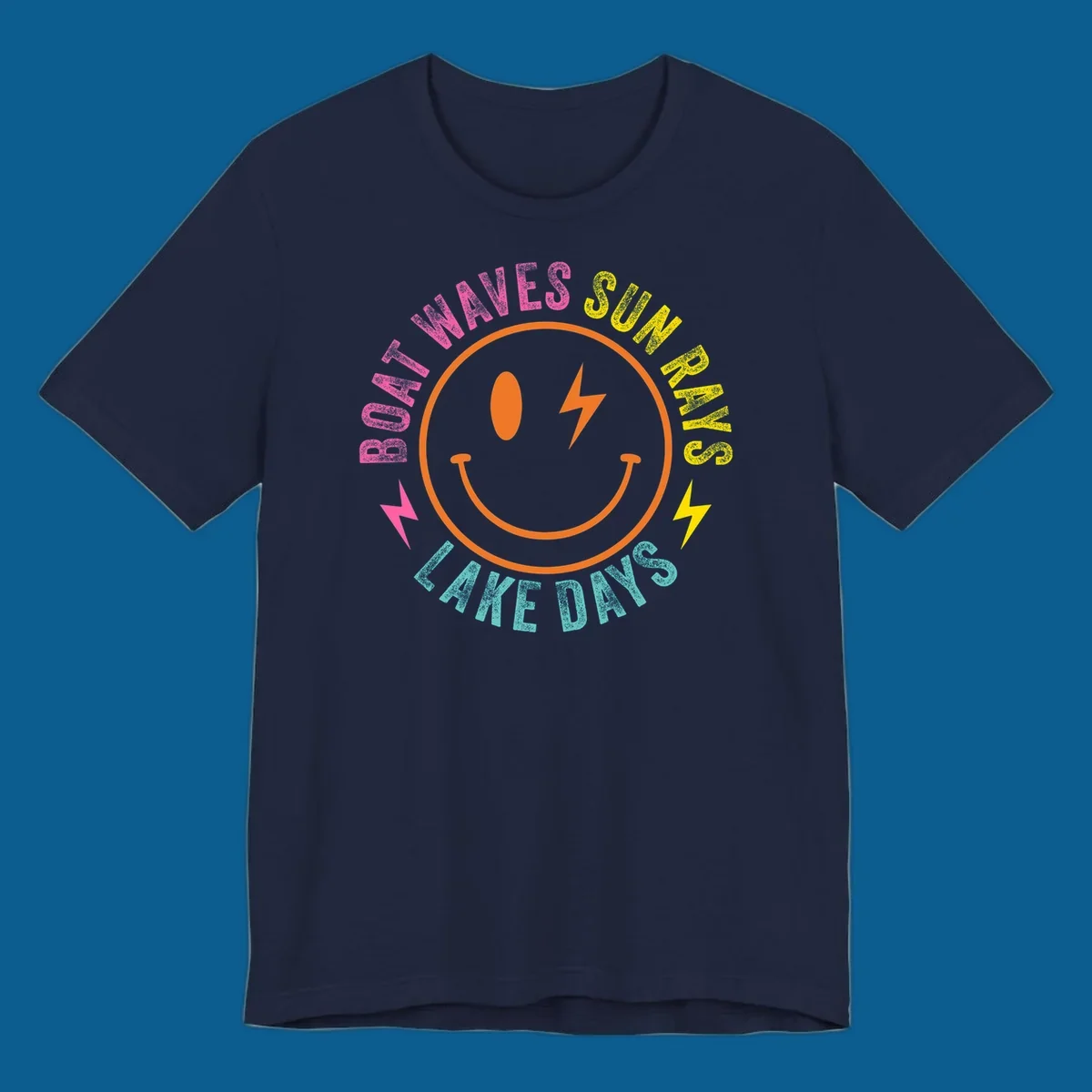 Smiley face with lightning bolt and text 'BOAT WAVES SUN RAYS LAKE DAYS' in a circle. Lake-life smiley.
