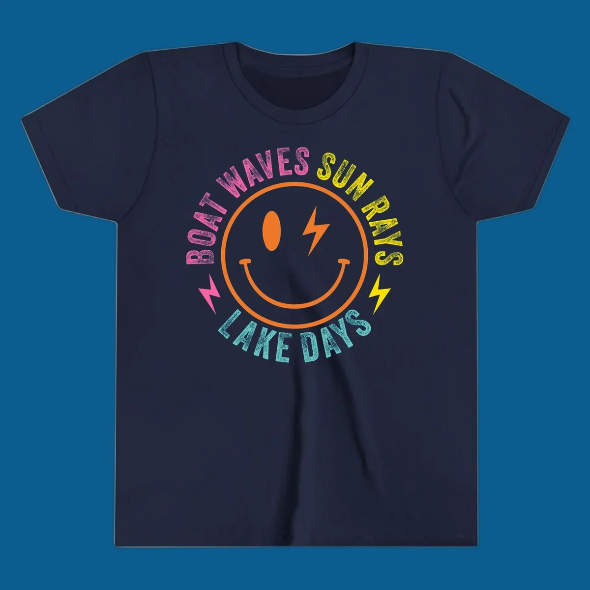 Smiley face with lightning bolt and text 'BOAT WAVES SUN RAYS LAKE DAYS' in a circle. Lake-life smiley.