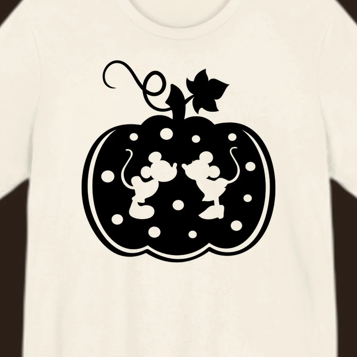 Mickey and Minnie Mouse kissing inside a pumpkin silhouette, with polka dots. Mickey-Minnie-pumpkin.