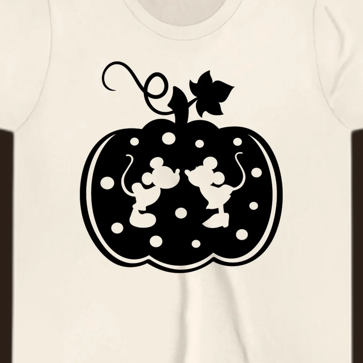 Mickey and Minnie Mouse kissing inside a pumpkin silhouette, with polka dots. Mickey-Minnie-pumpkin.