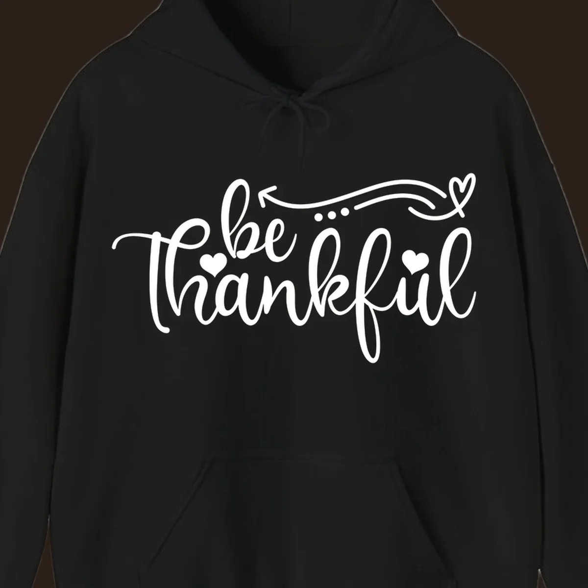 White script text 'be thankful' with hearts and decorative swirls for Thanksgiving.