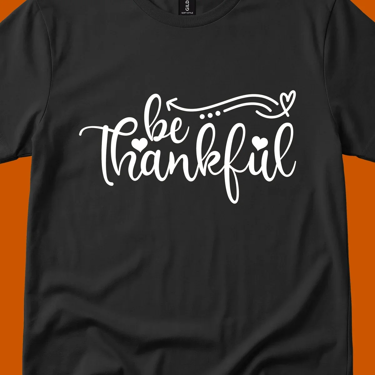 White script text 'be thankful' with hearts and decorative swirls for Thanksgiving.