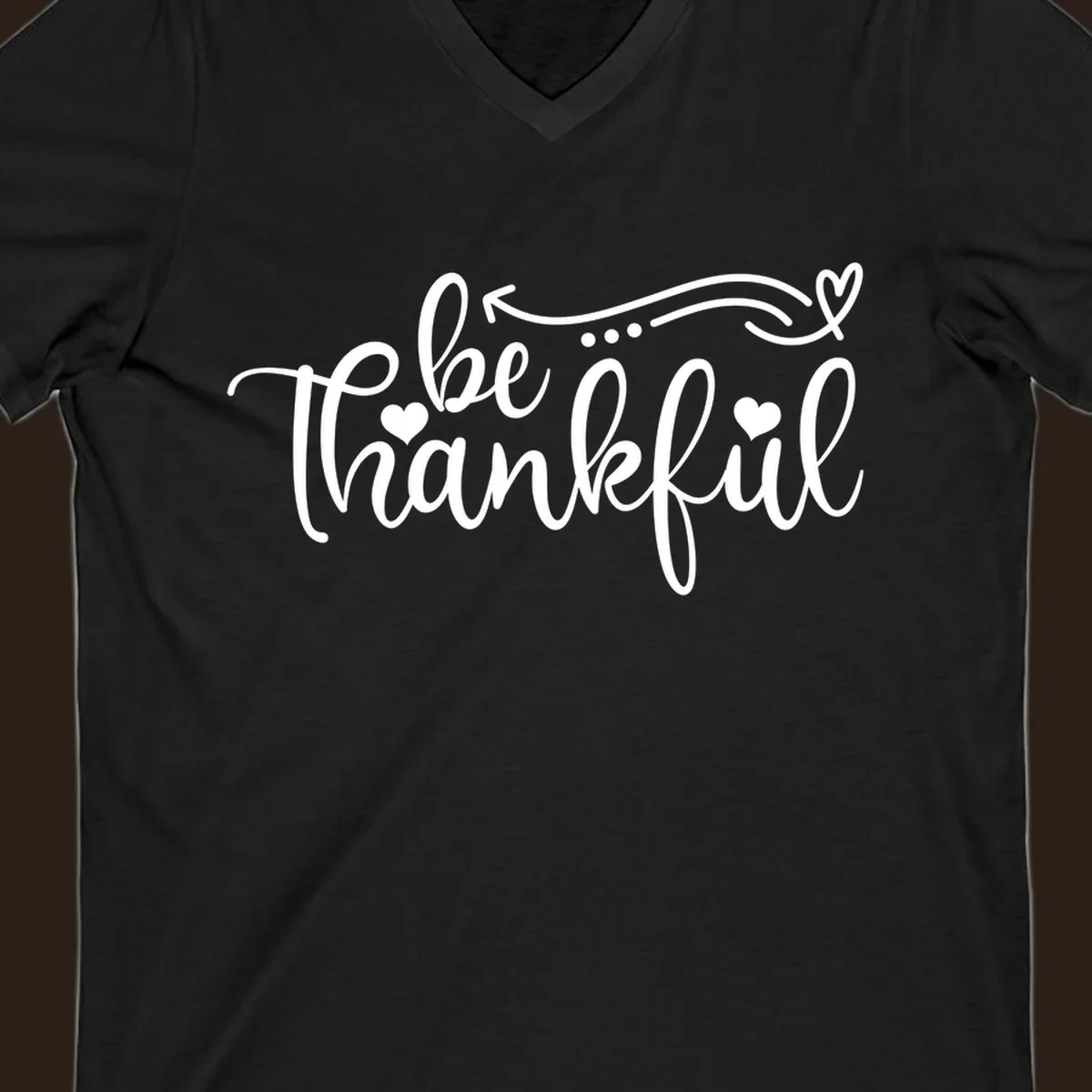 White script text 'be thankful' with hearts and decorative swirls for Thanksgiving.