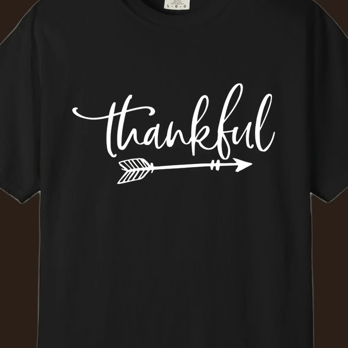 Thankful text with an arrow graphic, Thanksgiving theme.