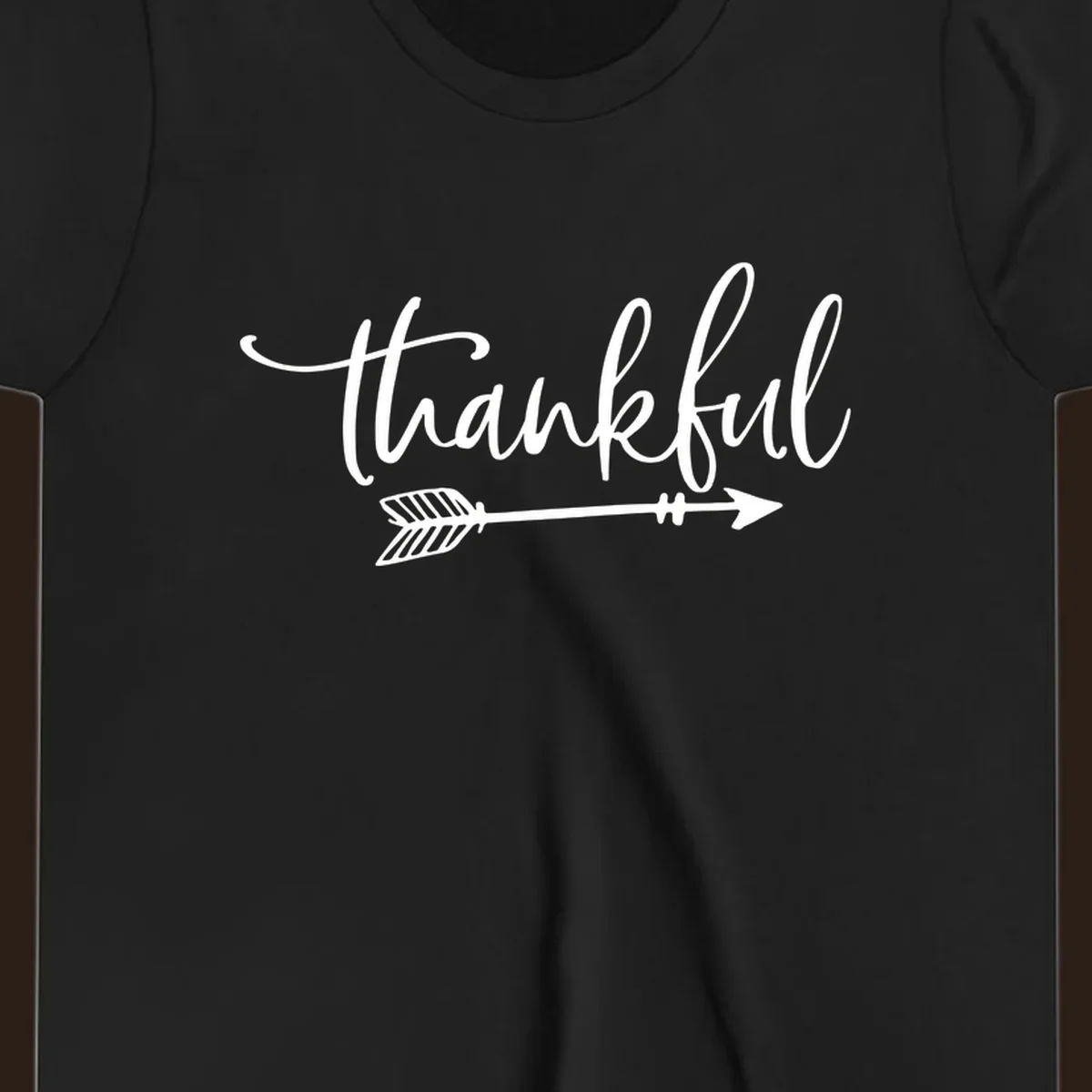 Thankful text with an arrow graphic, Thanksgiving theme.
