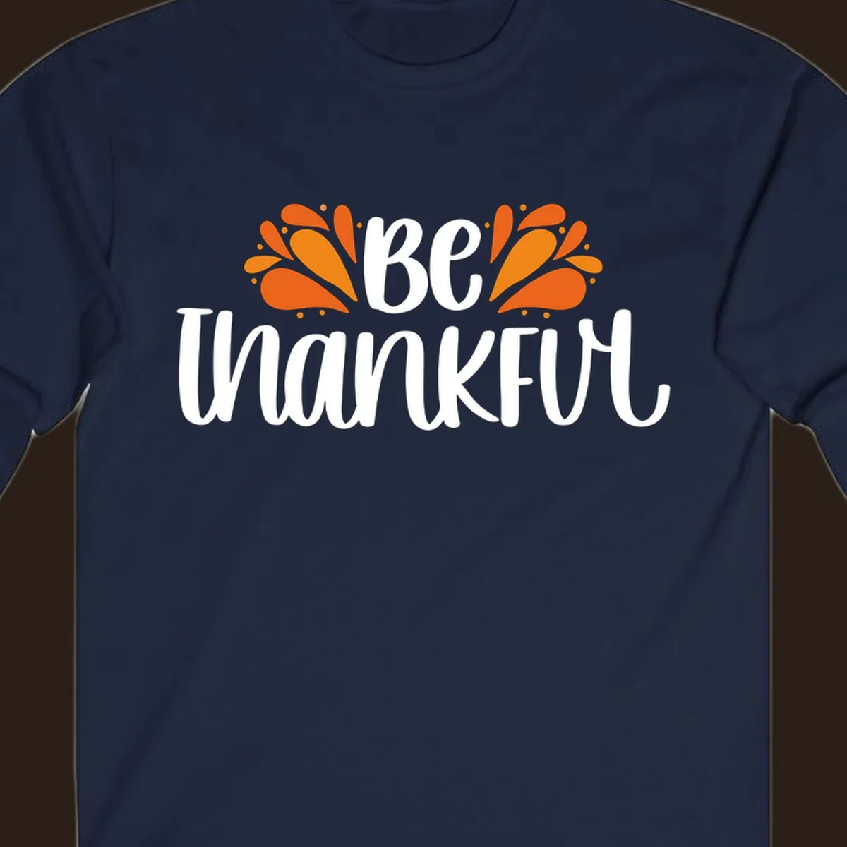 Be Thankful fall leaves typography design