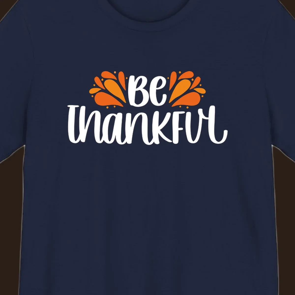 Be Thankful fall leaves typography design