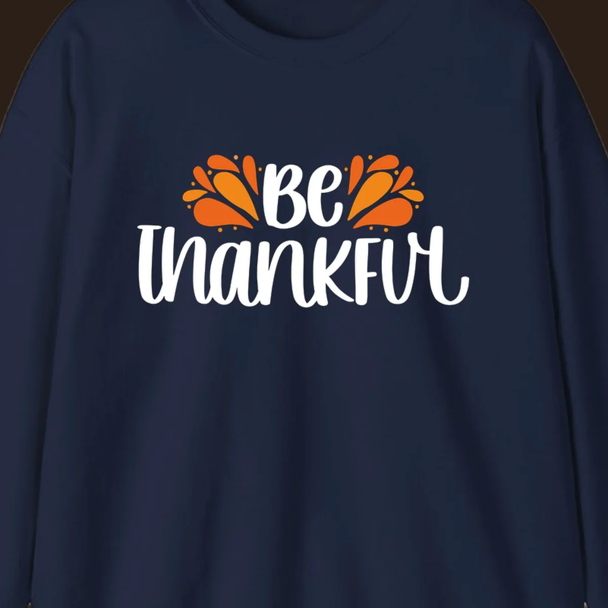 Be Thankful fall leaves typography design