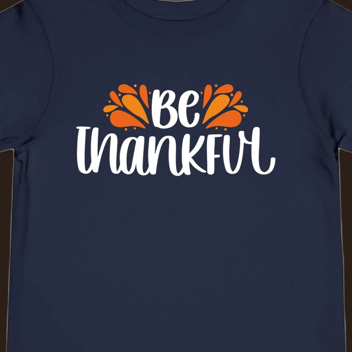 Be Thankful fall leaves typography design