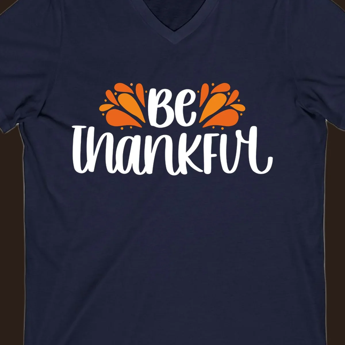 Be Thankful fall leaves typography design