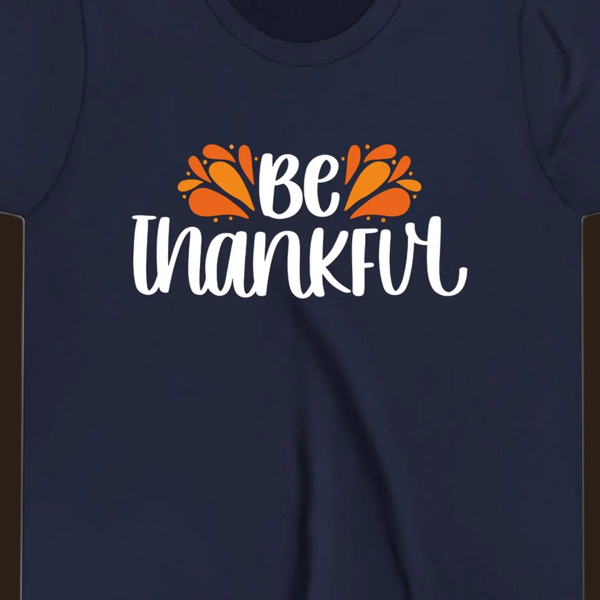 Be Thankful fall leaves typography design