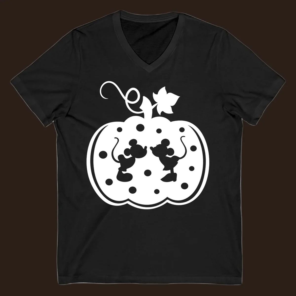 Mickey and Minnie Mouse kissing inside a pumpkin silhouette, with polka dots. Mickey-Minnie-pumpkin.