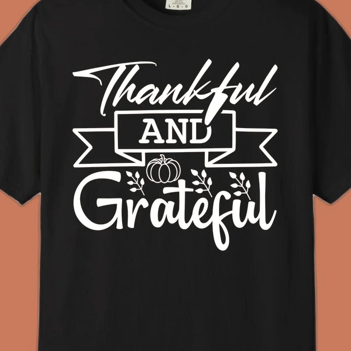 Thankful and Grateful autumn design with pumpkin and leaves.