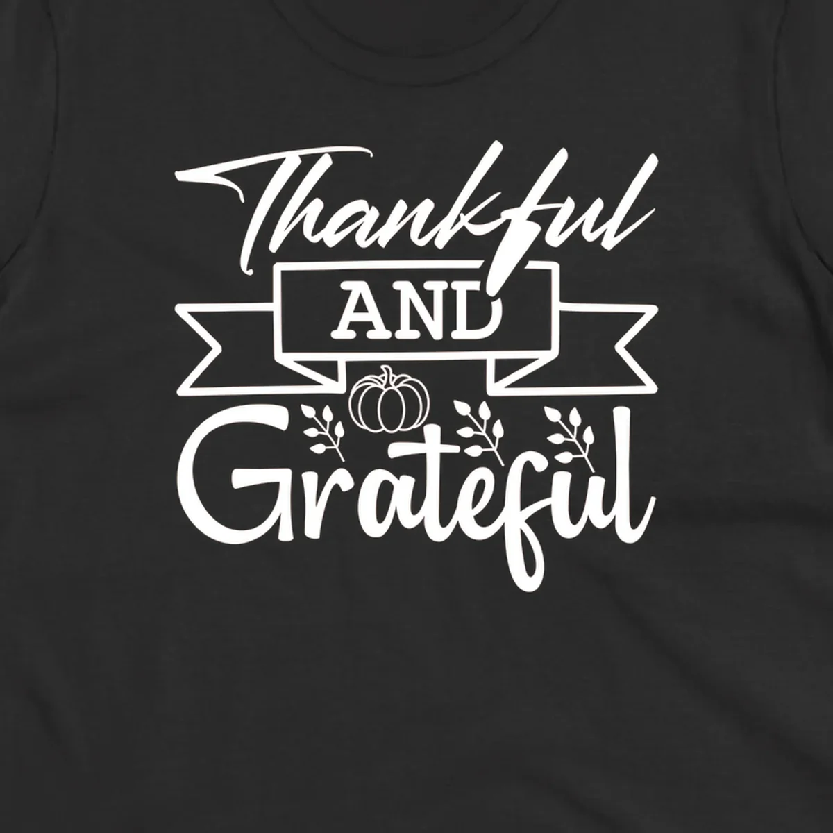 Thankful and Grateful autumn design with pumpkin and leaves.