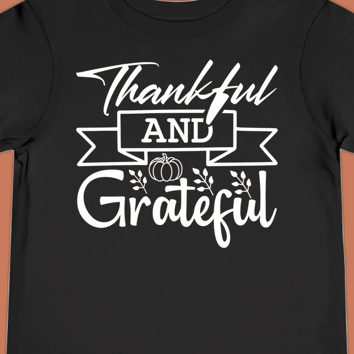 Thankful and Grateful autumn design with pumpkin and leaves.