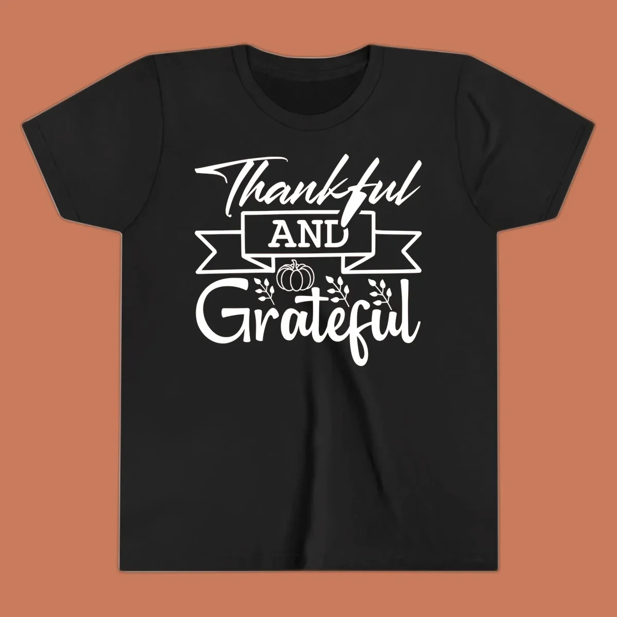Thankful and Grateful autumn design with pumpkin and leaves.